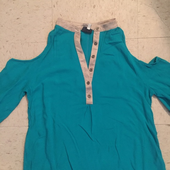 Cold shoulder high low dress - Picture 2 of 4